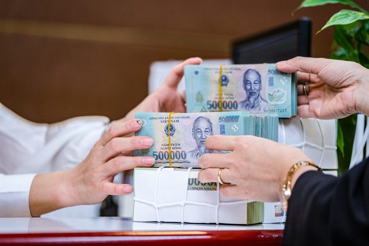 Dù kinh tế khó khăn, nhiều doanh nghiệp vẫn thưởng Tết rất cao cho người lao động - Ảnh: NAM TRẦN