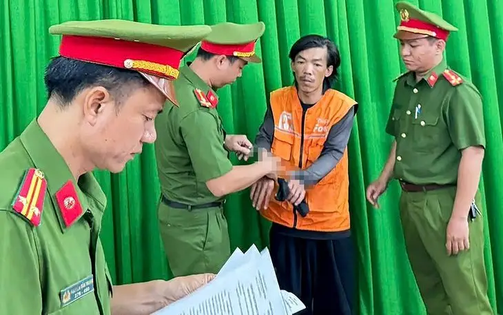 Bắt khẩn cấp khẩn cấp 3 người trong vụ tài xế, tiếp viên xe buýt ẩu đả với shipper - Ảnh 1.